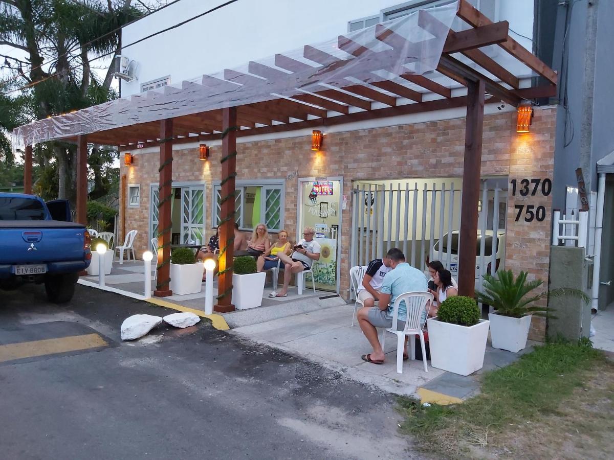 Pousada Girassol Matinhos Exterior foto