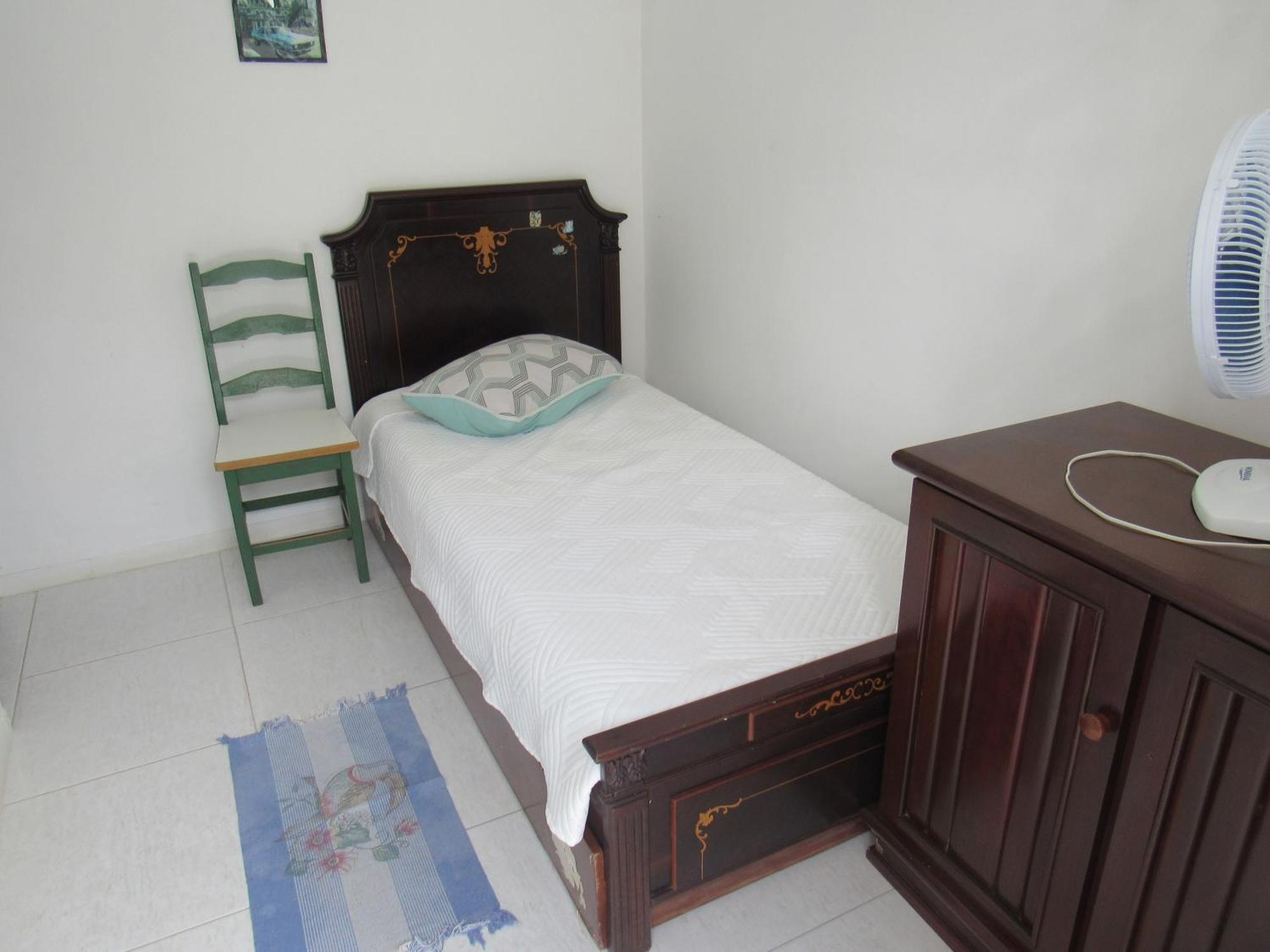 Pousada Girassol Matinhos Quarto foto